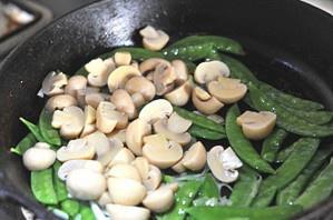 蠔汁口蘑荷蘭豆的做法 步骤10