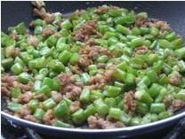 欖菜肉末四季豆的做法 步骤6