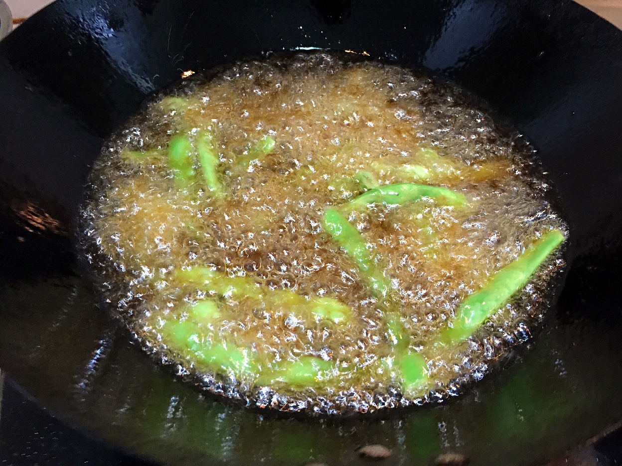 老丁的私房菜-乾煸四季豆的做法 步骤2