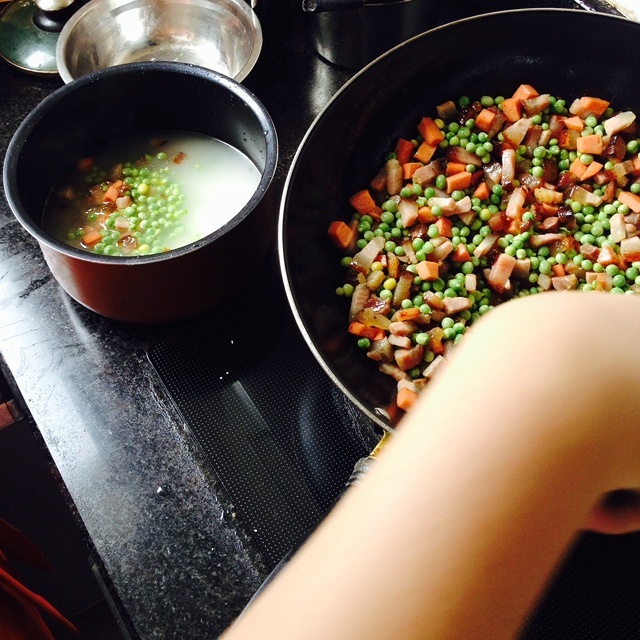 臘肉豌豆糯米燜飯的做法 步骤7