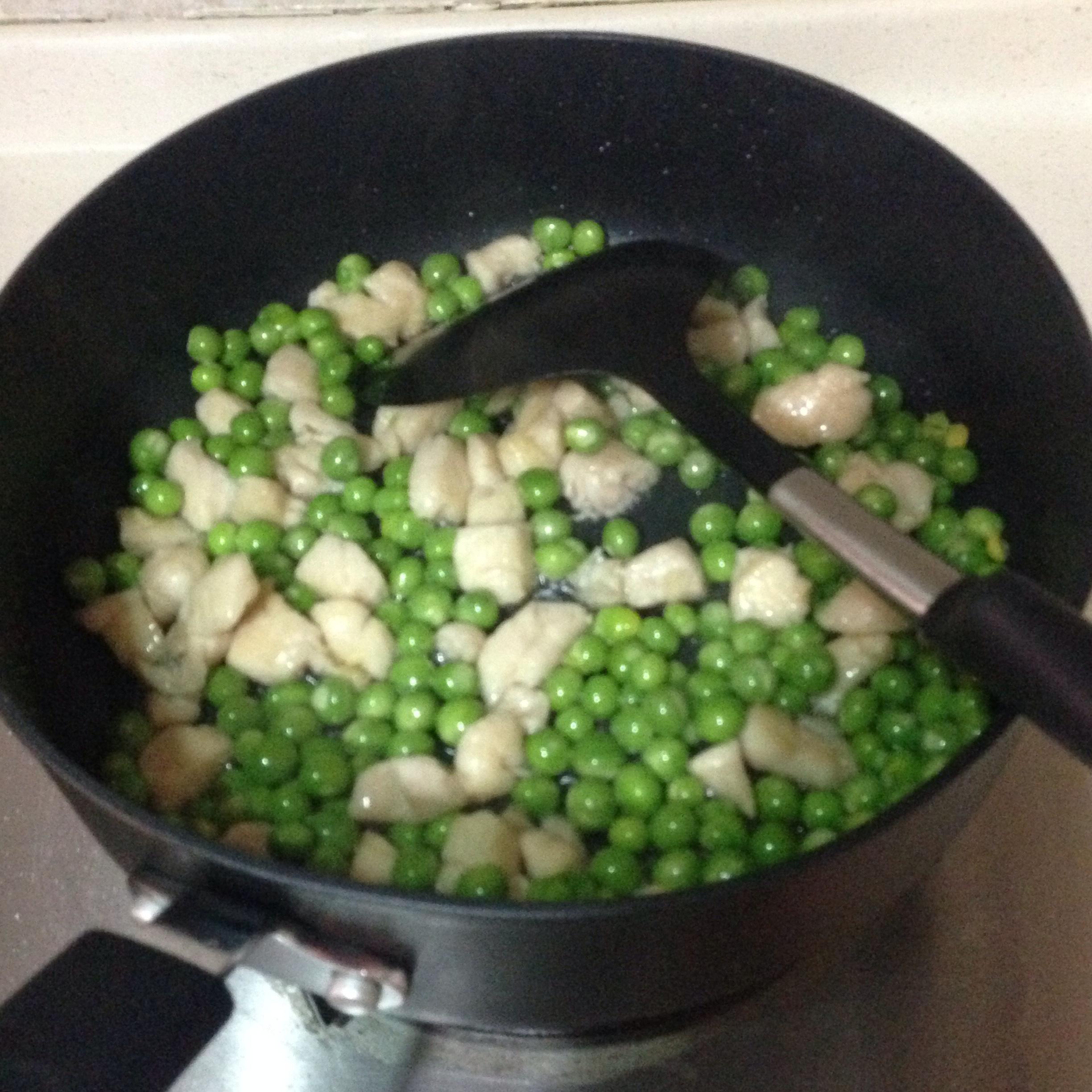 雞肉豌豆燜飯的做法 步骤3