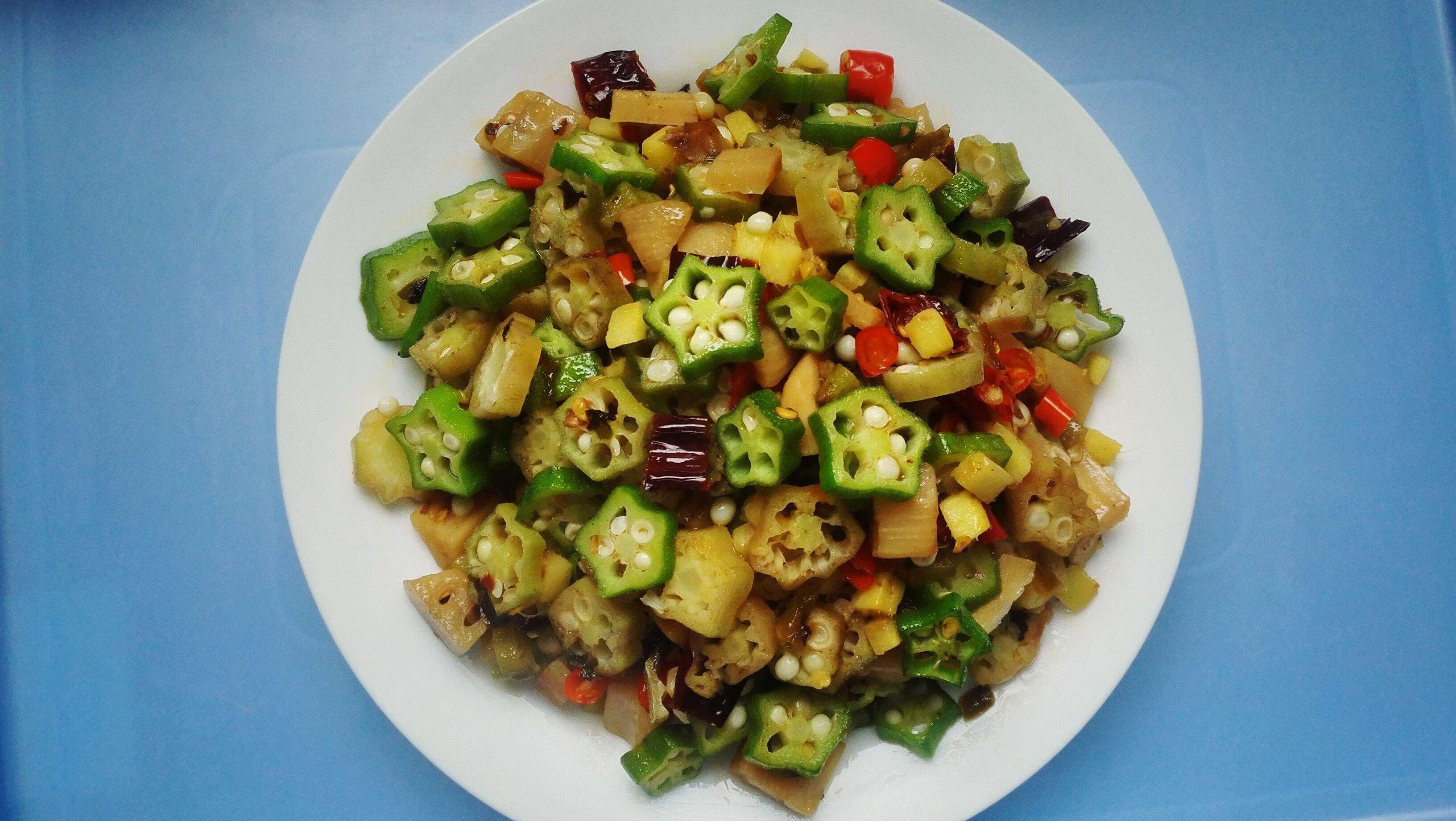 這樣做秋葵，可口度5分丨酸菜炒秋葵&野菜豆腐果湯 · 圓滿素食的做法 步骤6