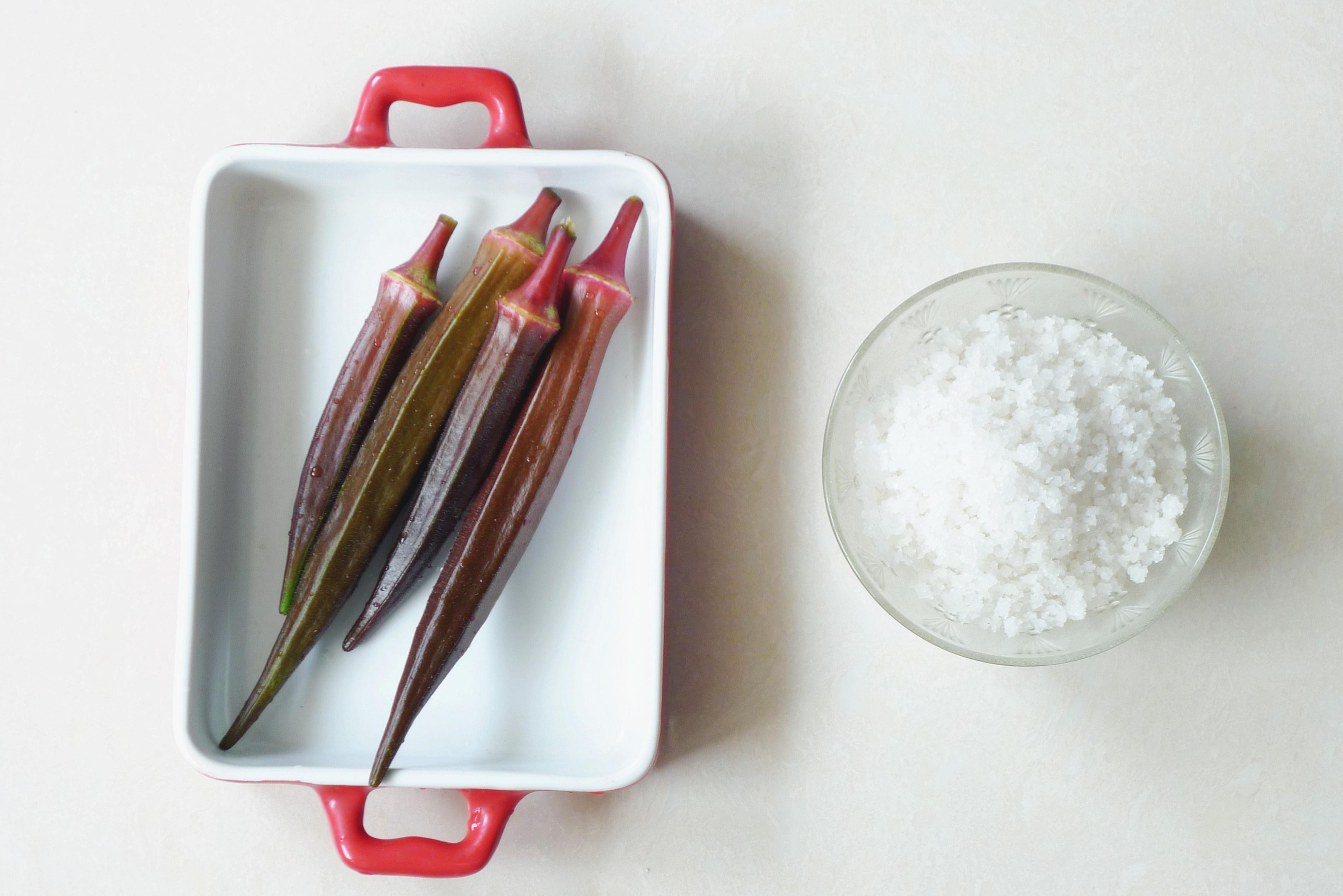 鹽烤秋葵的做法 步骤1