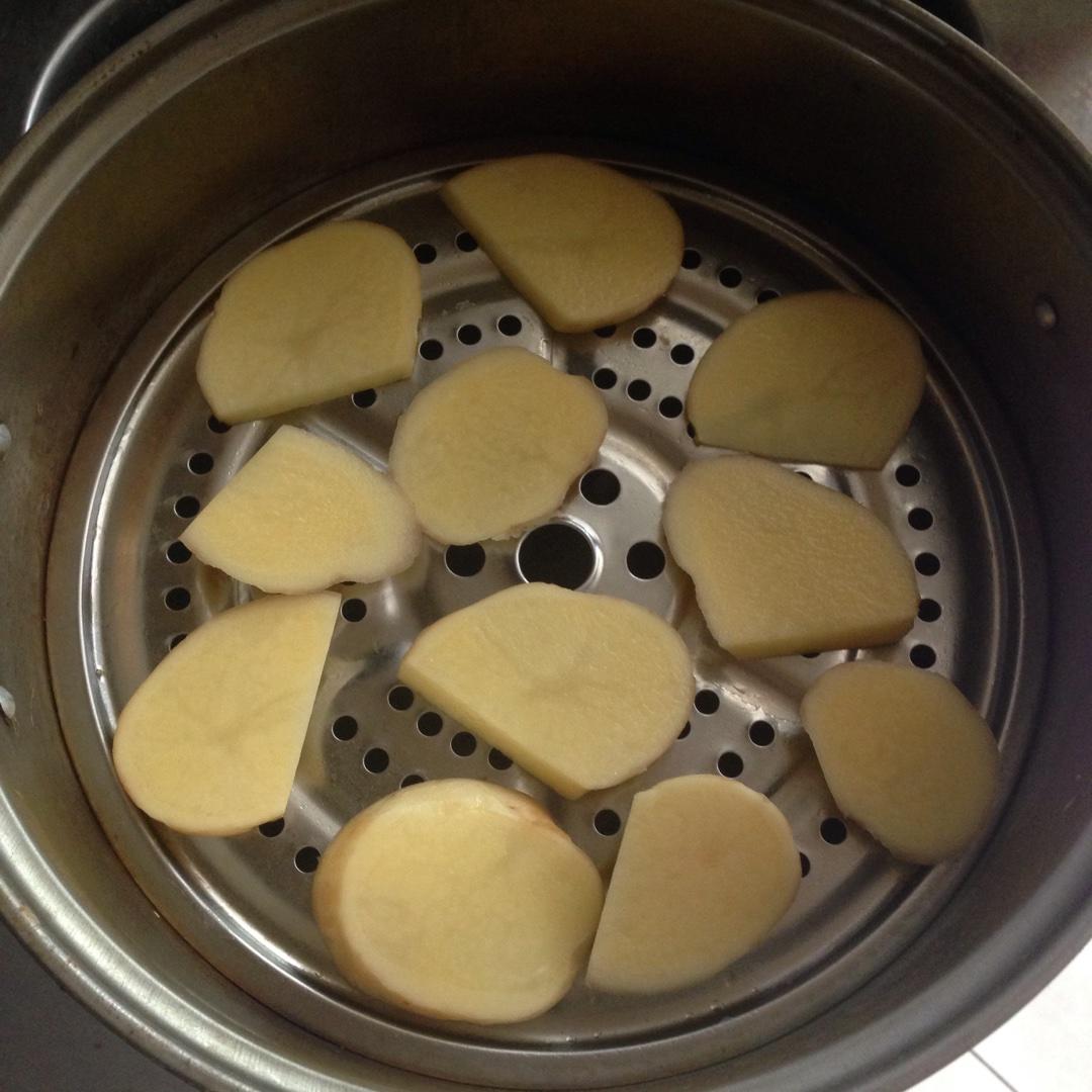 土豆秋葵餅的做法 步骤2