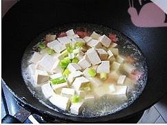 絲瓜燴豆腐的做法 步骤2