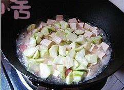絲瓜燴豆腐的做法 步骤3
