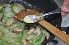 絲瓜燒鮮菇的做法 步骤10