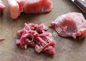 青椒杏鮑菇炒肉絲的做法 步骤1