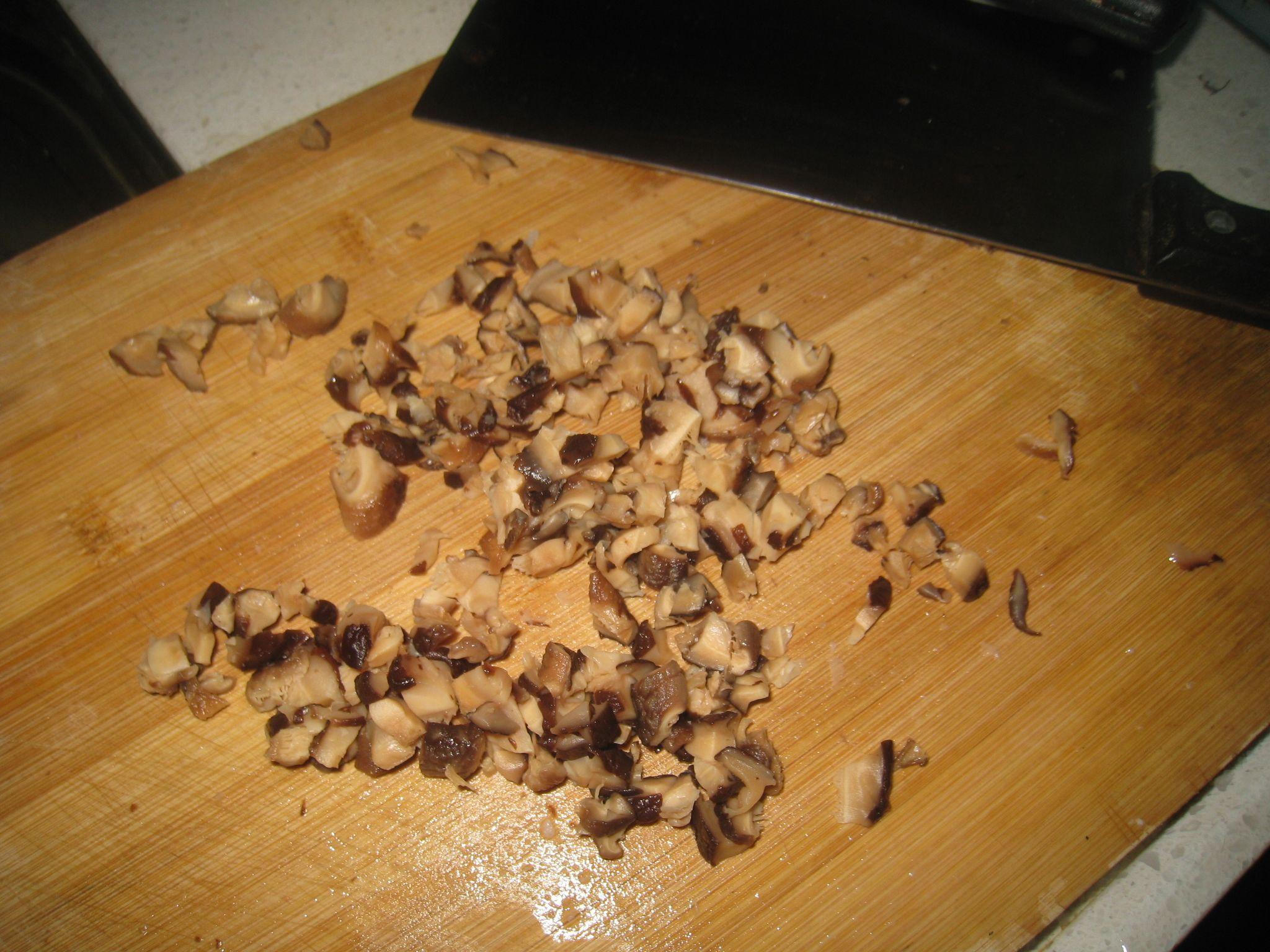 香菇蒸肉餅的做法 步骤2