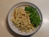 韭菜炒幹豆腐的做法 步骤1