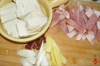 白菜豬肉燉粉條的做法 步骤2