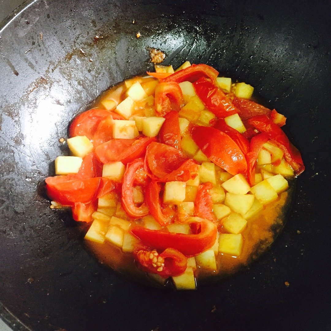 【瘦身食譜】西紅柿雞蛋燉土豆的做法 步骤7