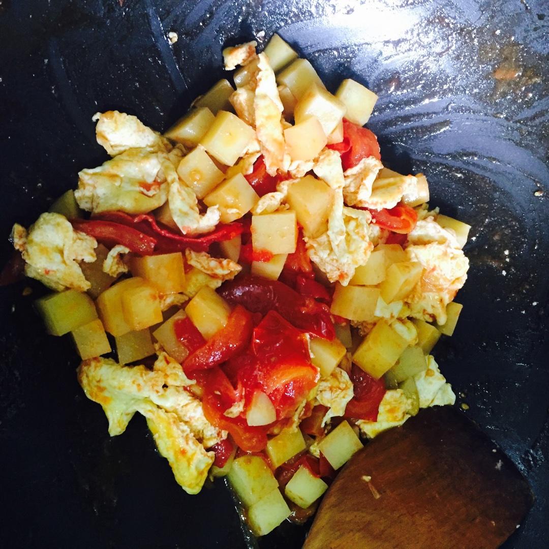 【瘦身食譜】西紅柿雞蛋燉土豆的做法 步骤8