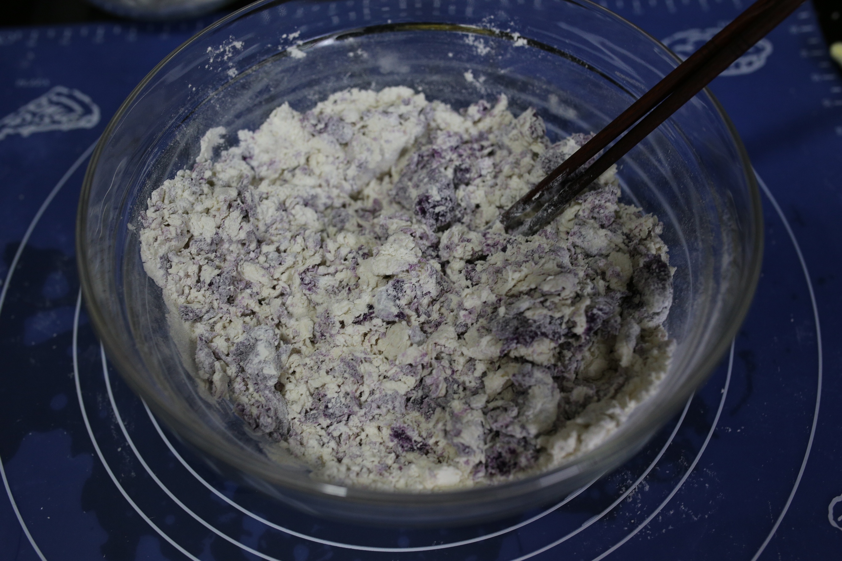 【雙色開花紫薯饅頭】，饅頭也可以有花樣兒。的做法 步骤7