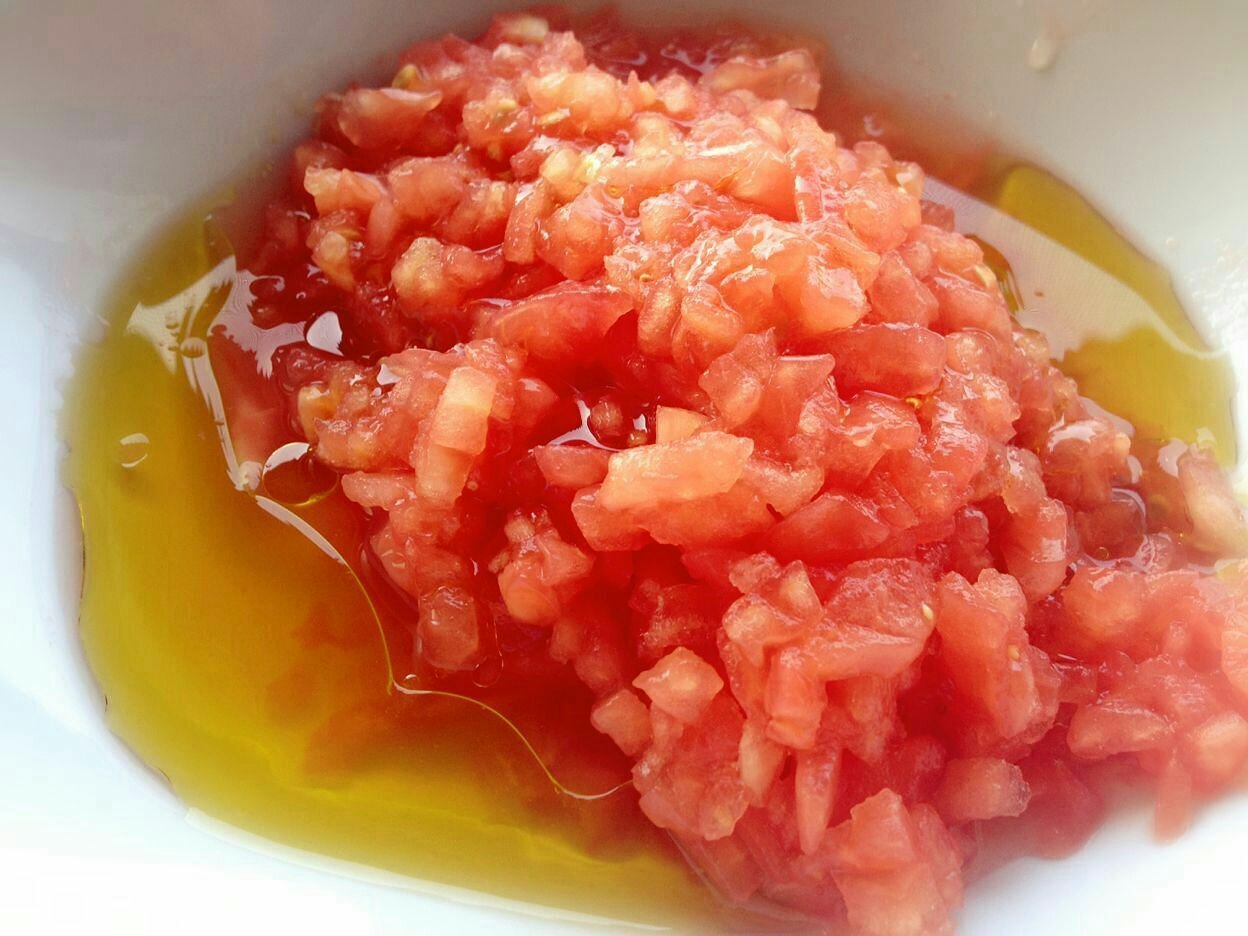 橄欖油番茄拌麪（小盆友一整天的維生素都夠了）的做法 步骤1