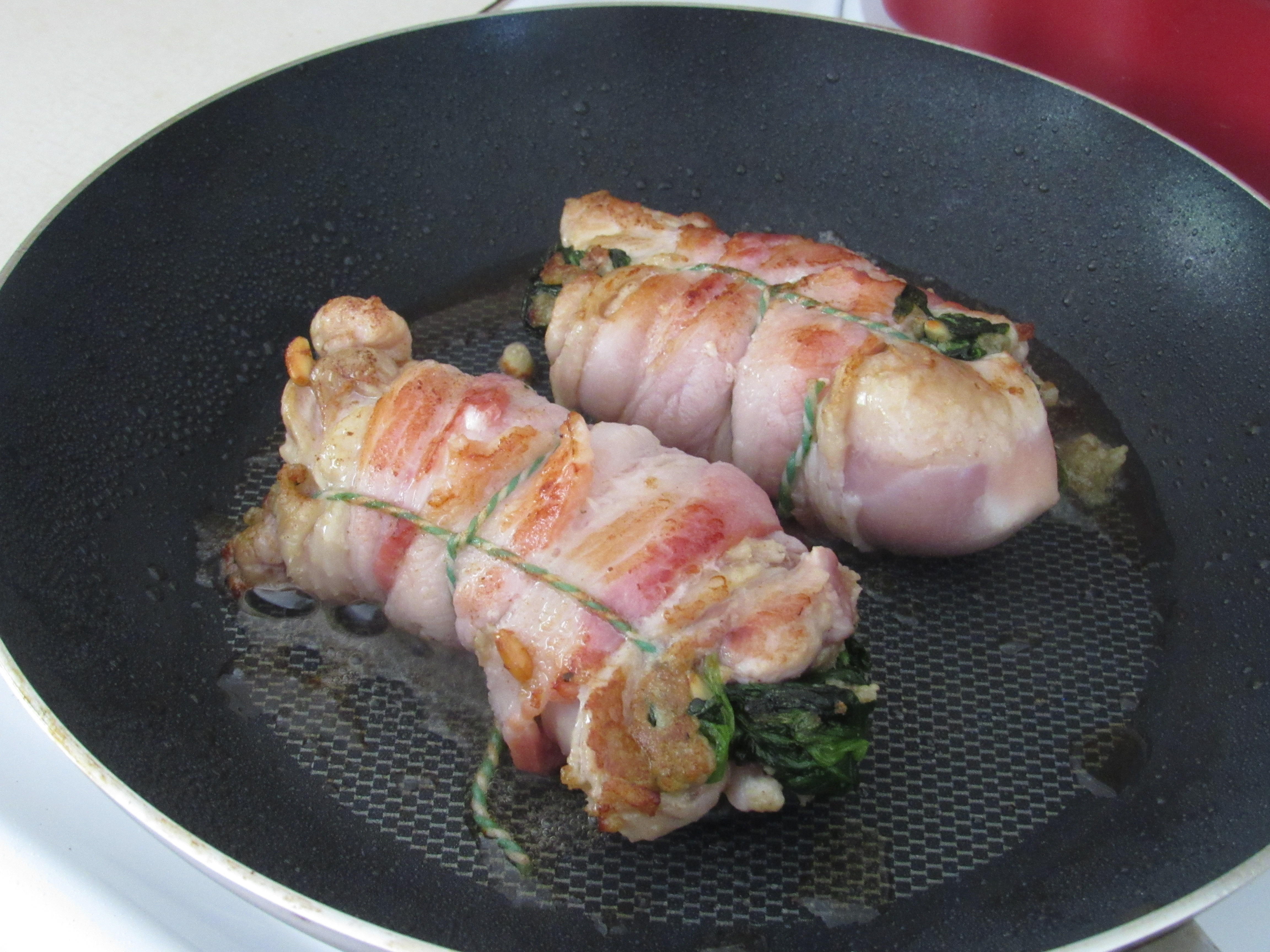 看西餐如何烹飪大魚大肉 - 培根雞肉菠菜卷的做法 步骤5