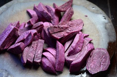 輕鬆炒制健康美味的紫薯餡（麪包機版）的做法 步骤1
