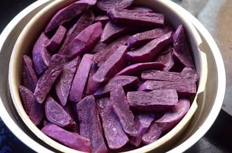輕鬆炒制健康美味的紫薯餡（麪包機版）的做法 步骤2