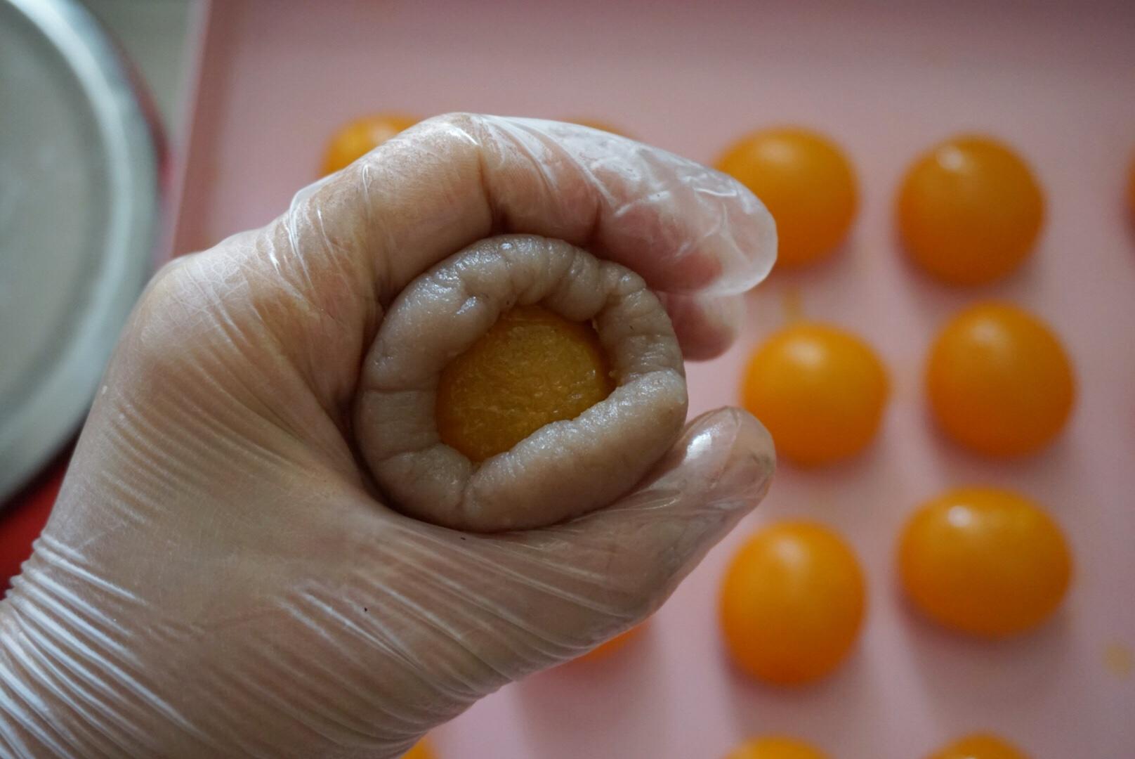 香芋蛋黃月餅-廣式月餅的做法 步骤8