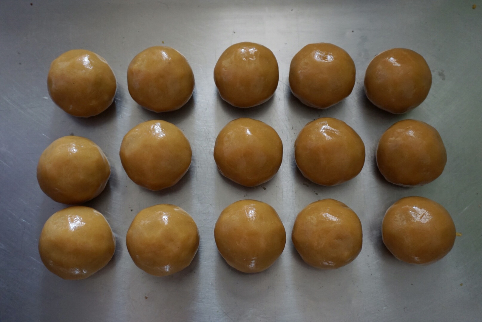 香芋蛋黃月餅-廣式月餅的做法 步骤15