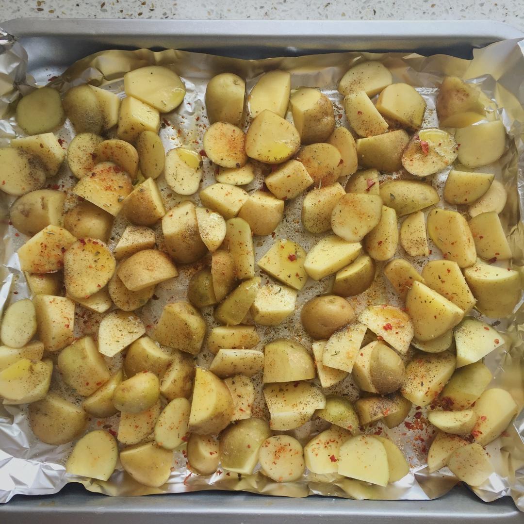 烤土豆塊的做法 步骤3