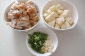 雞塊燒土豆的做法 步骤1