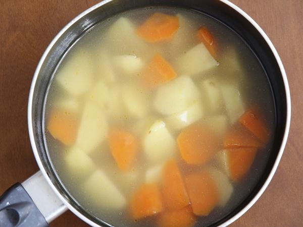 基礎版土豆咖哩飯的做法 步骤3