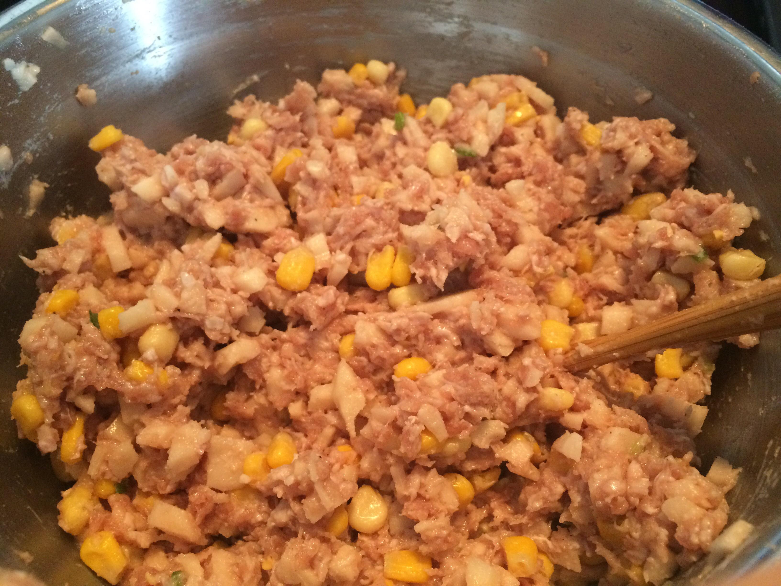 牛肉蓮藕玉米粒餃子的做法 步骤3