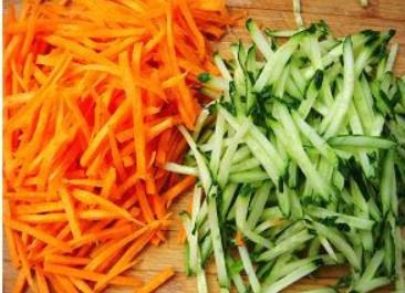涼拌豆芽黃瓜菜的做法 步骤1