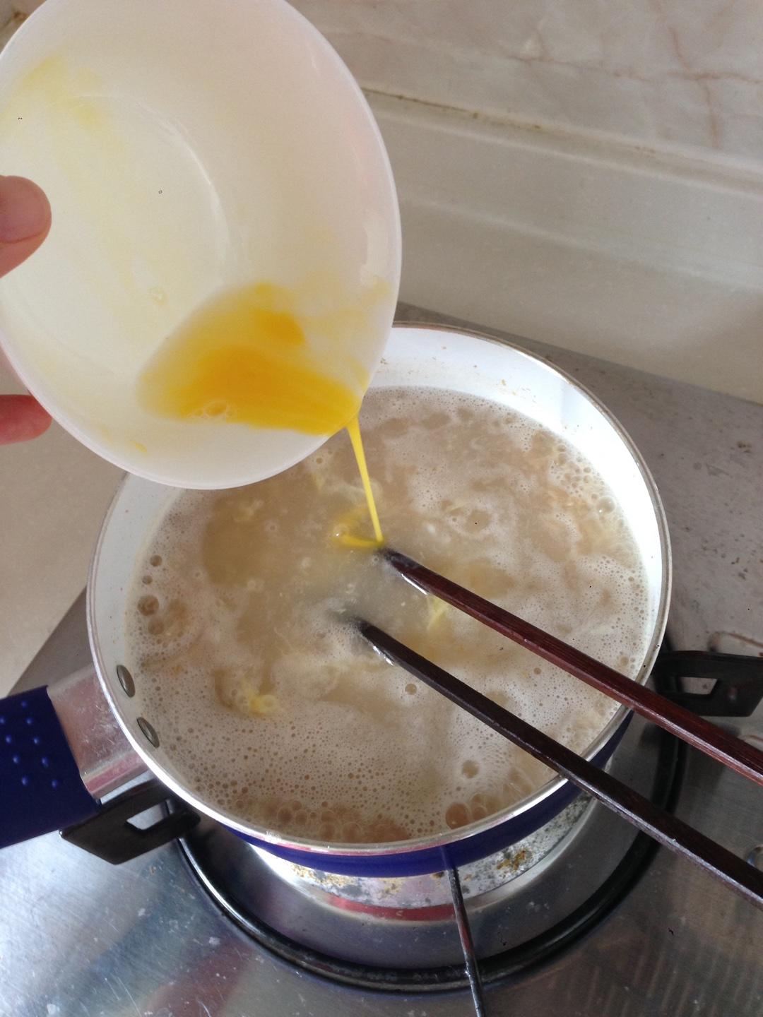 健康減脂快手早餐-香滑牛奶雞蛋麥片的做法 步骤3