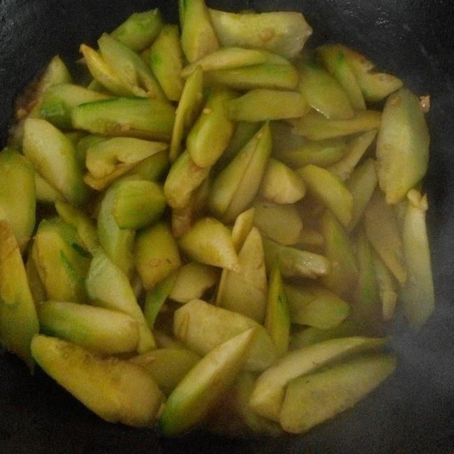 幹鍋耗油黃瓜的做法 步骤6