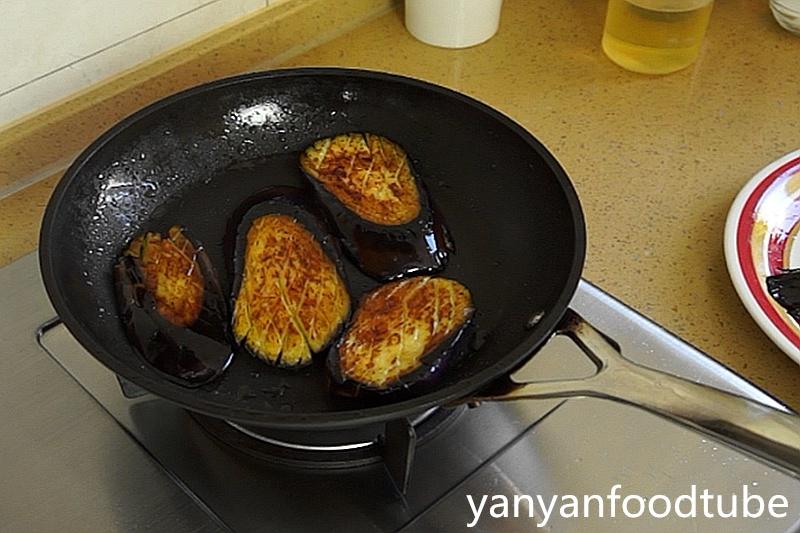 油燜茄子 Lite-fry Eggplant的做法 步骤2