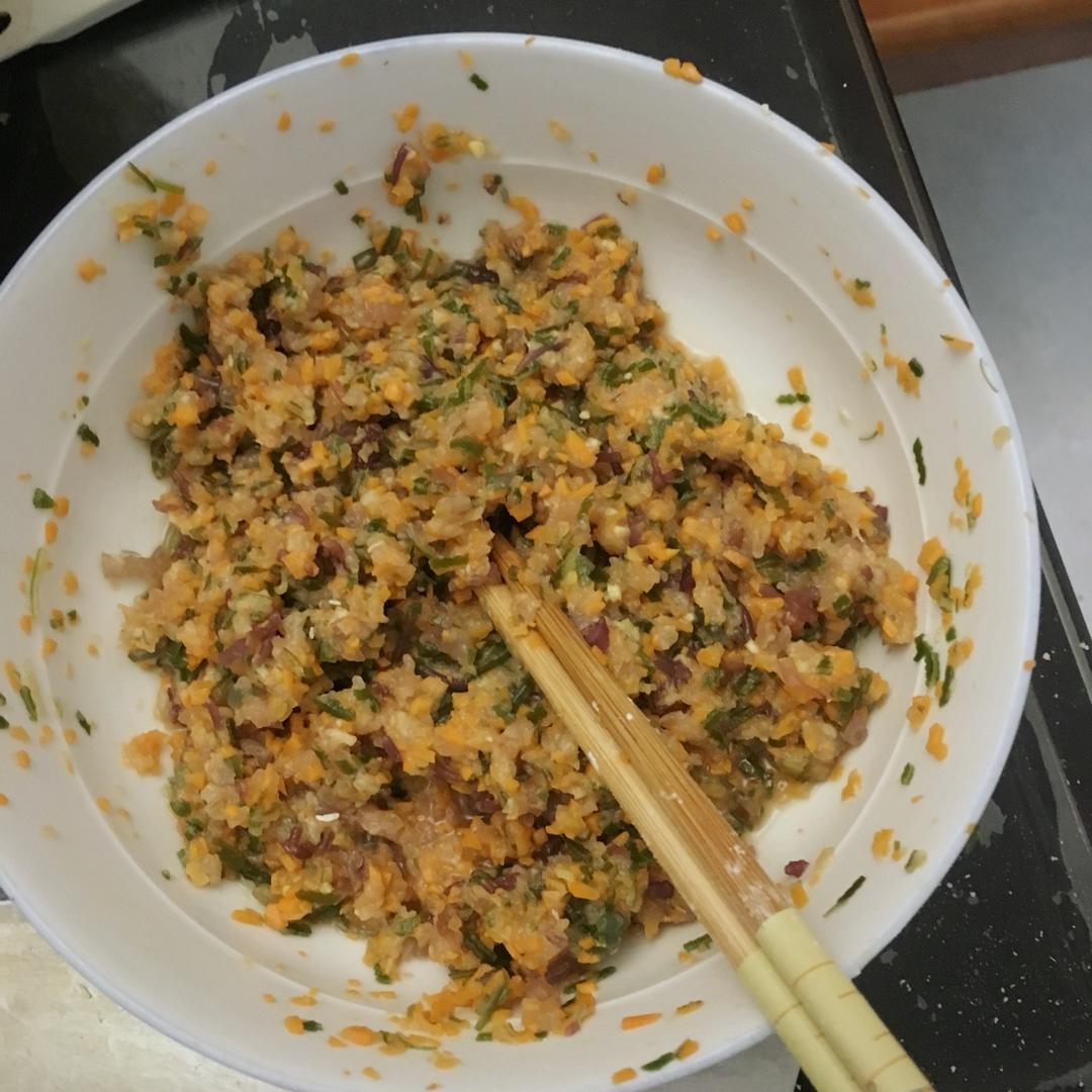 讓六寶食慾大開的海藻胡蘿蔔肉餡餃子的做法 步骤1
