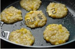 玉米雞蛋米飯煎餅的做法 步骤17