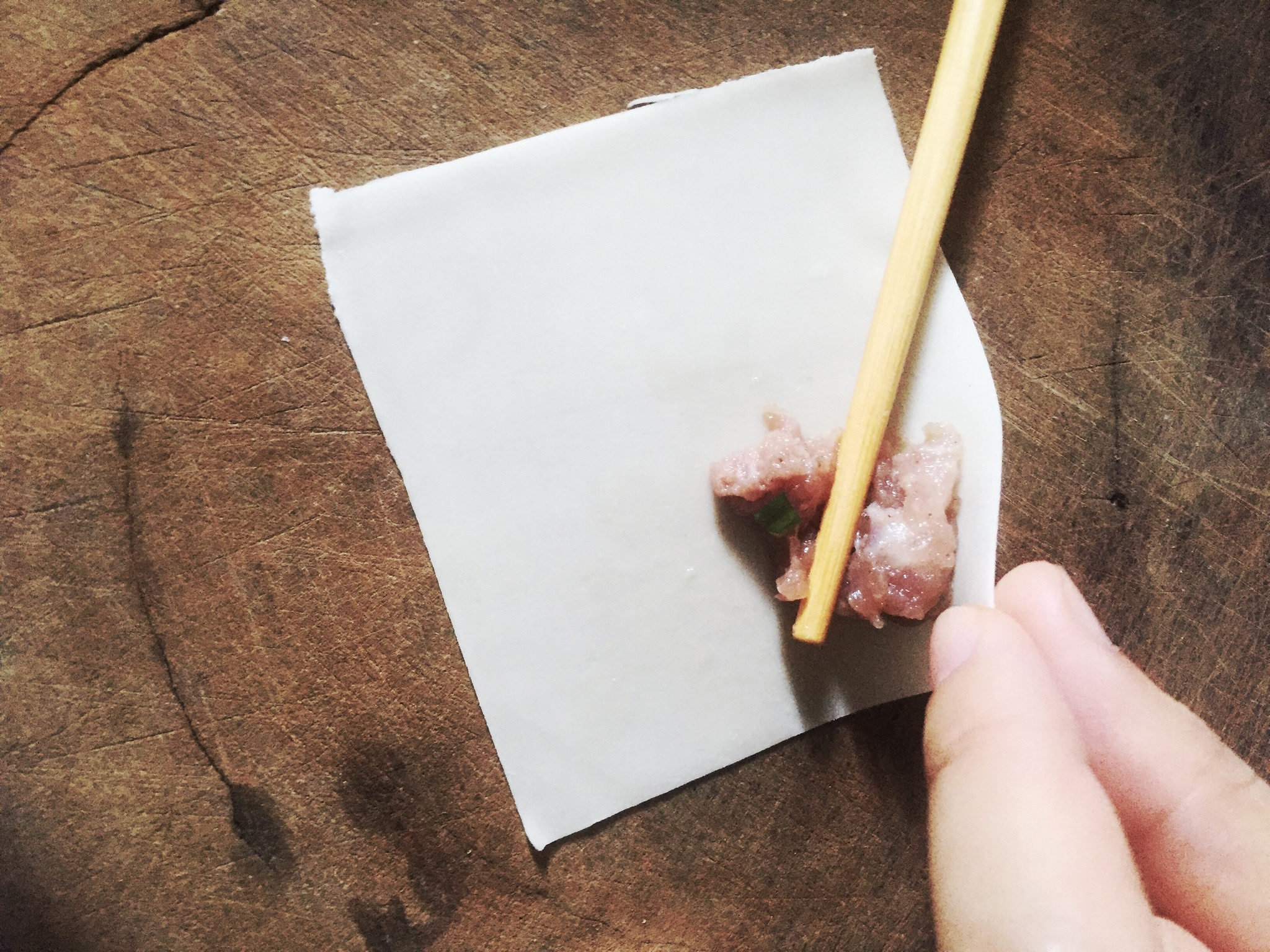 雲吞/餛飩的筷子包法的做法 步骤2