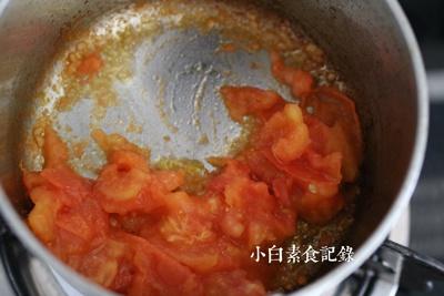 夏日番茄味噌湯的做法 步骤2