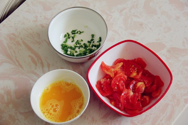 西紅柿雞蛋麪的做法 步骤2