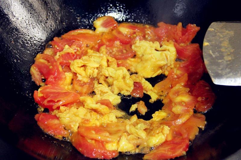 西紅柿雞蛋麪的做法 步骤3