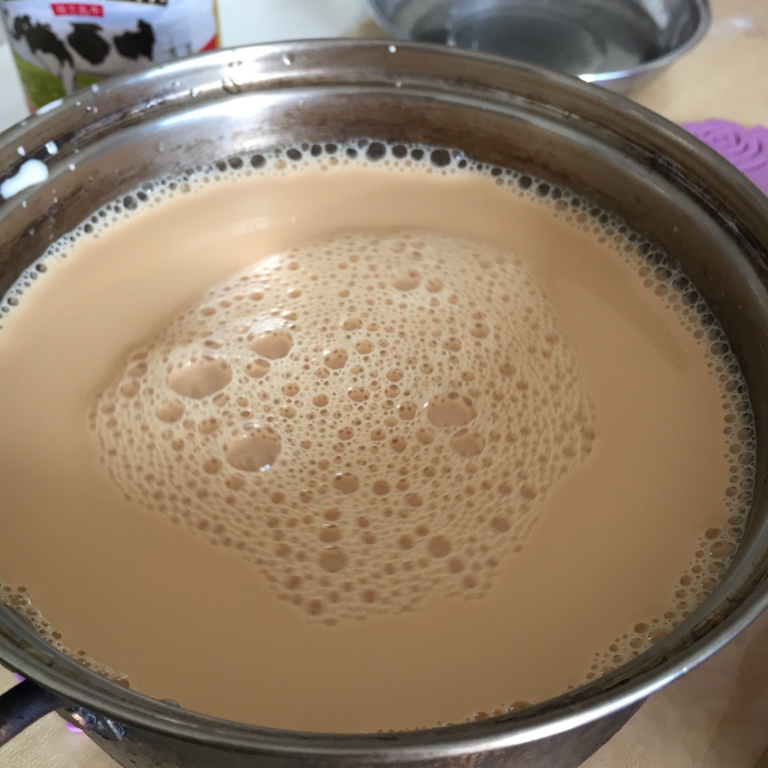 港式奶茶——選用地道斯里蘭卡紅茶和黑白淡奶的做法 步骤7