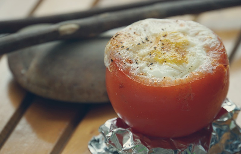 焗烤番茄雞蛋盅的做法 步骤1