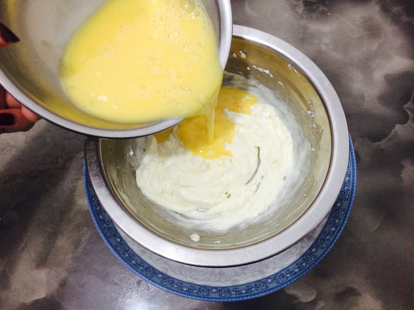 電飯煲乳酪酸奶蛋糕的做法 步骤5