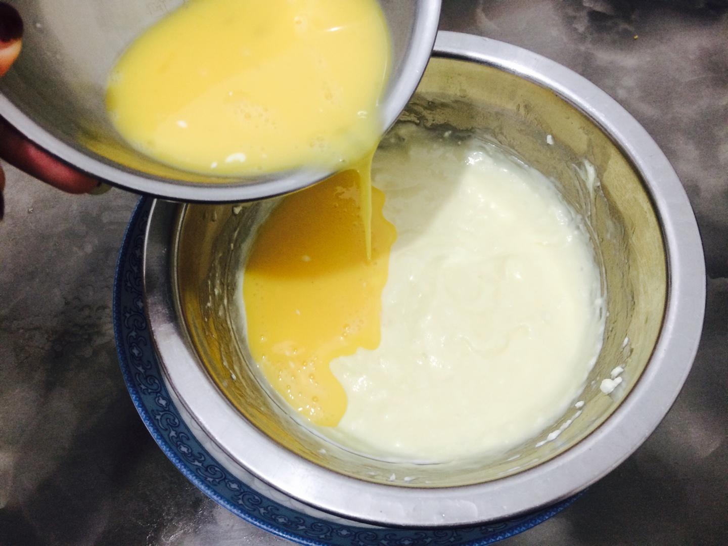 電飯煲乳酪酸奶蛋糕的做法 步骤6