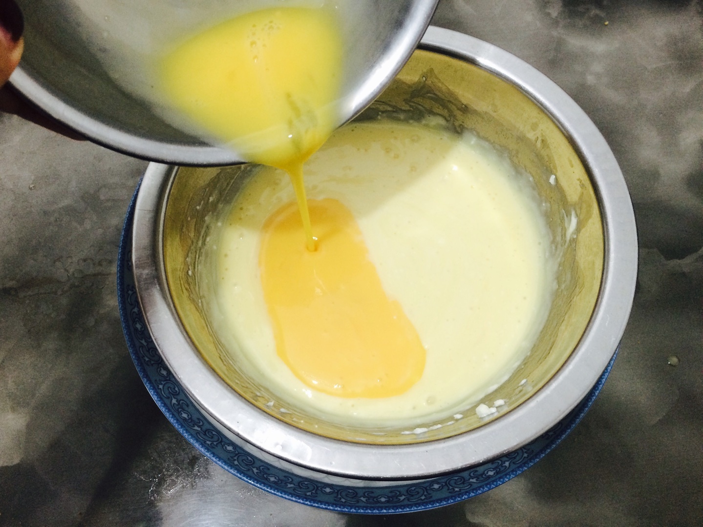 電飯煲乳酪酸奶蛋糕的做法 步骤7