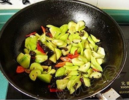 青紅椒木耳蠔油炒絲瓜的做法 步骤8
