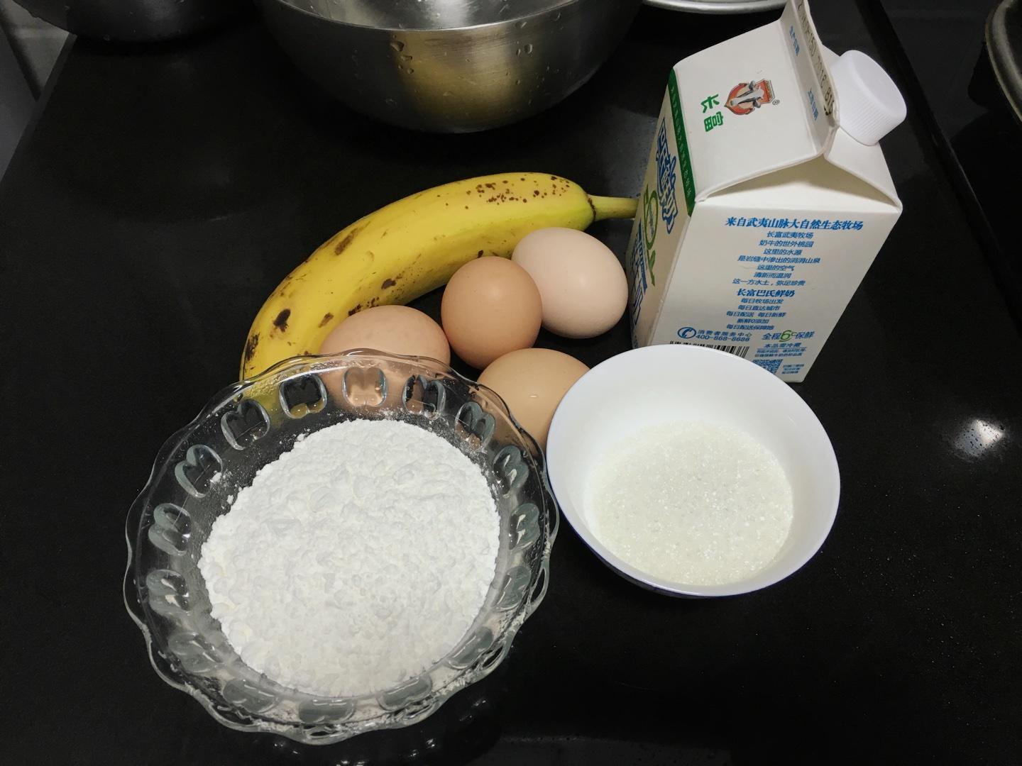 青井老師的香蕉戚風蛋糕的做法 步骤1