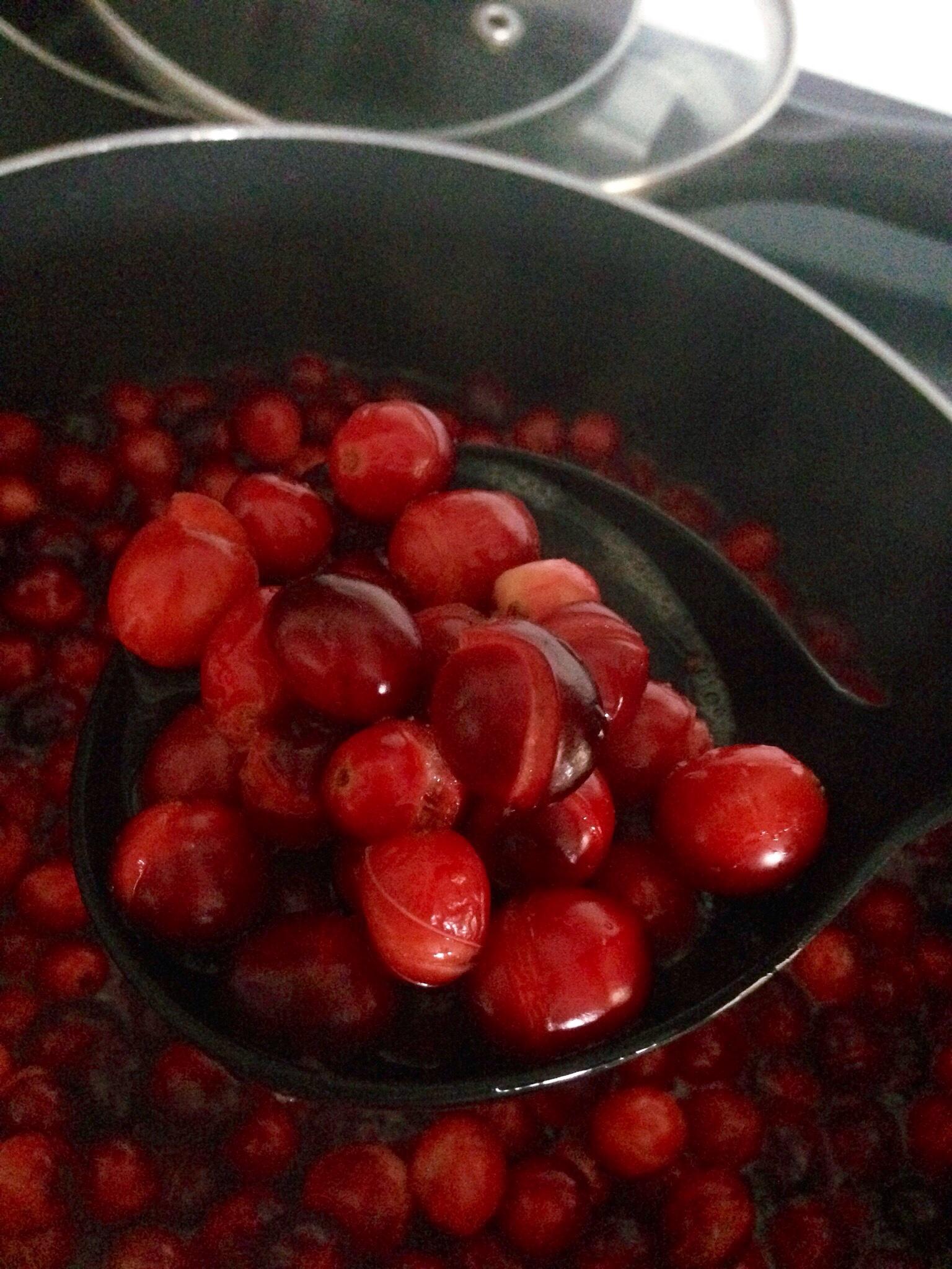 整顆果的蔓越莓醬（感恩節火雞配醬&吐司抹醬通用）的做法 步骤2