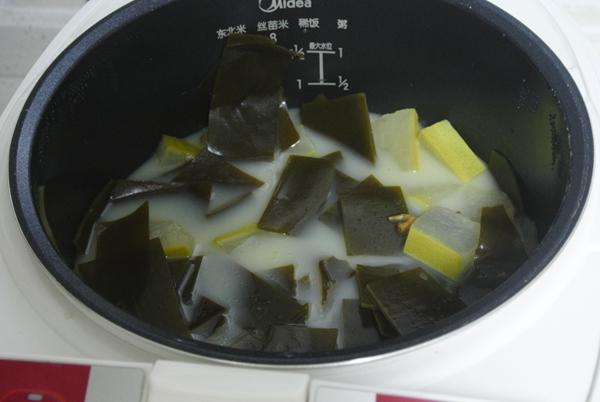 電飯煲做去溼湯，冬瓜海帶湯，非常簡單易操作。的做法 步骤5