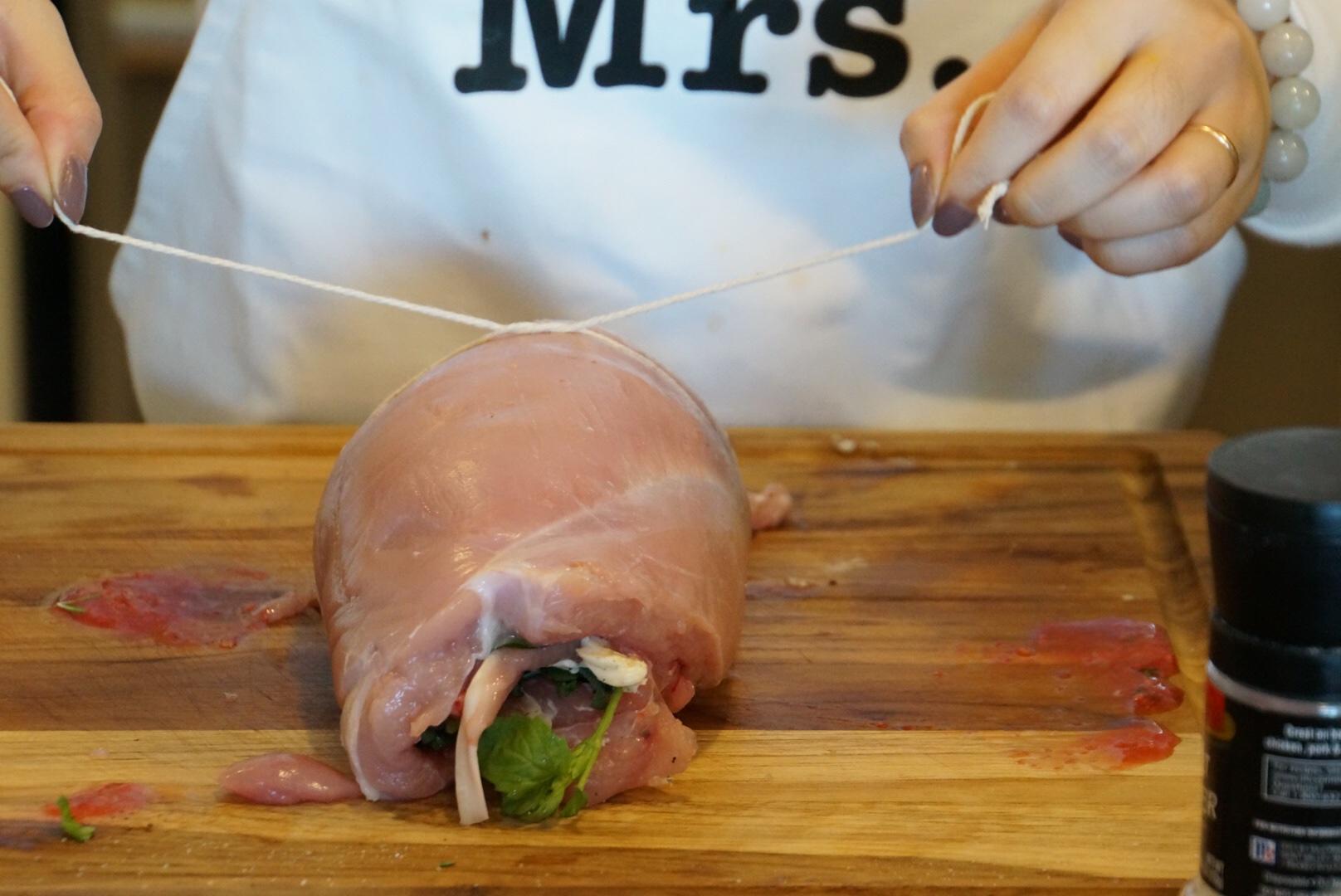 |感恩節特輯|·主菜·香草火雞胸肉卷配蘋果覆盆子醬的做法 步骤13
