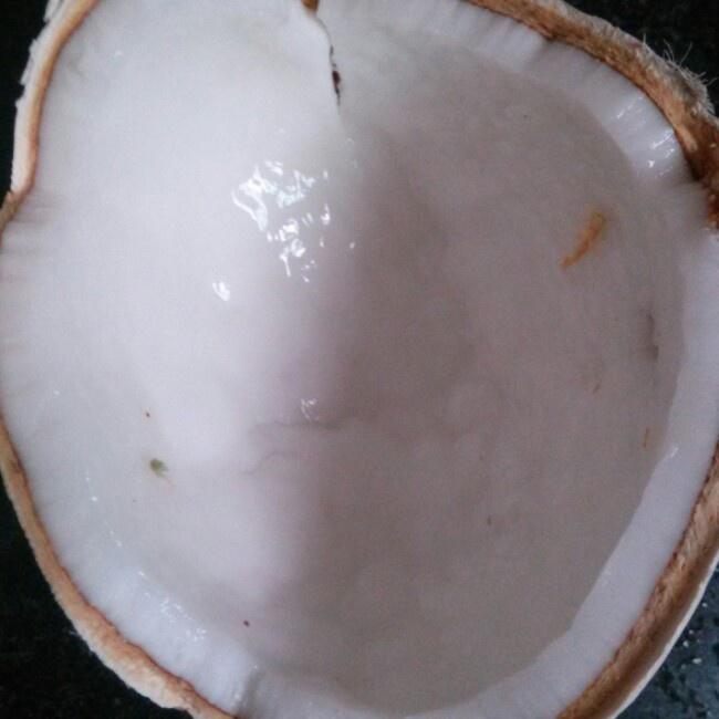 椰汁肉燉雪蛤美容養顏湯的做法 步骤2