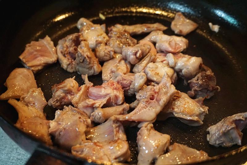 幹鍋青筍兔肉的做法 步骤4